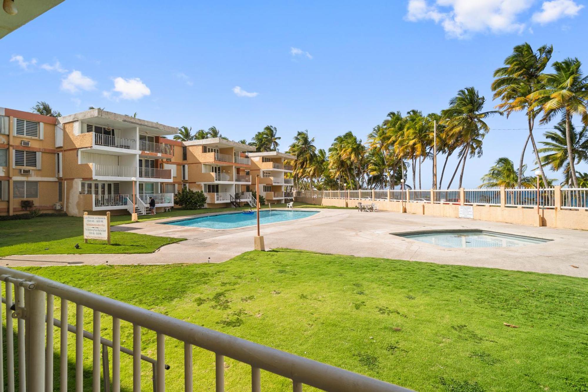 Ocean Blue Beach Apt Luquillo Exterior photo